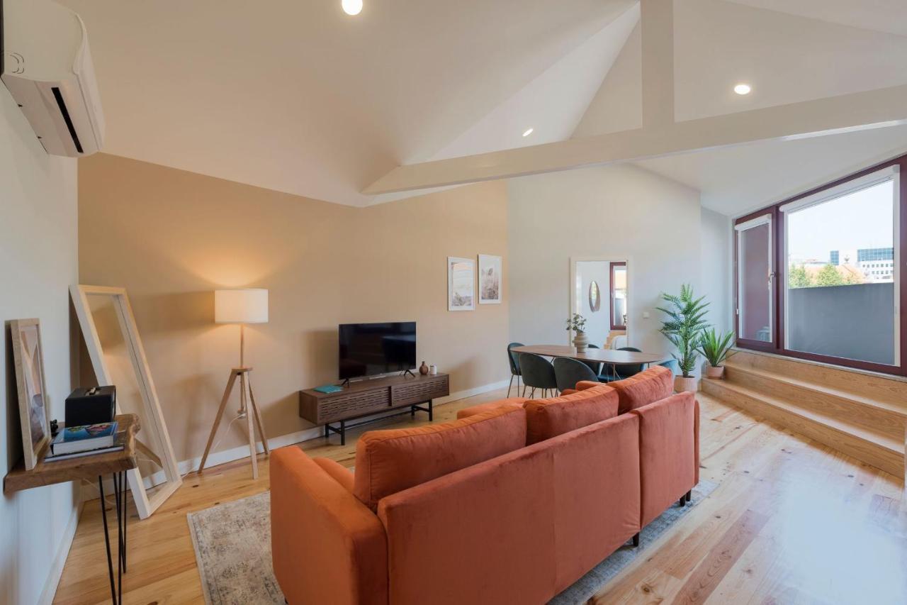 Central Superb Flat W/ Ac & Balcony By Lovelystay ポルト エクステリア 写真